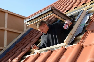 Pose de fenêtres de toit Velux à Laroin